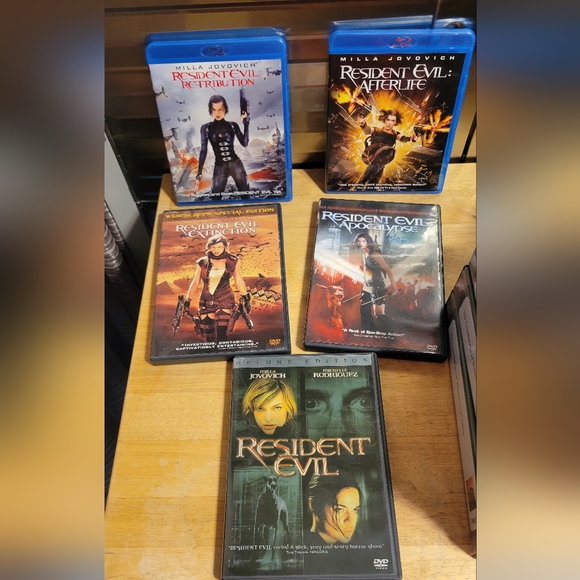 Lot of 5 Resident Evil DVD & Blu-ray Movies Good Condition - Picture 1 of 3